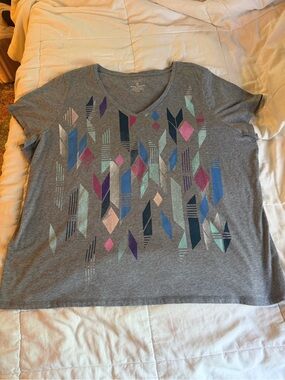 Sonoma plus size geometric arrow y2k print graphic gray v-neck t-shirt